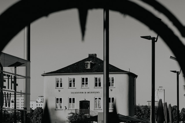 ari-shojaei-4zlz9ccojls-unsplash
